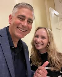 Hey Cougs, just met Congressional staffer Savannah Rogers who introduced  herself and used to be WSU student body President and who is going to  dinner tonight with WSU alumnus David Winsor who