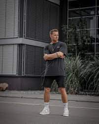 Jun 09, 2021 · 5 tips on wearing black summer outfits. Black Denim Shorts Outfits For Men 59 Ideas Outfits Lookastic