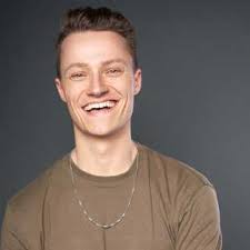 Andrew Packer's Instagram, Twitter & Facebook