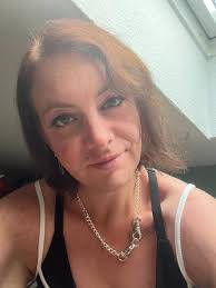 One went pixie cut One went bob One went red One went blonde 👱‍♀️ 😍