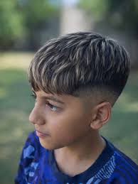 Unos reflejos y corte para Matheo q se banco como un campeón los reflejos  plata.. una tormenta de Facha 😎 Gracias @lauveroborda por confiarme tu  peque!!