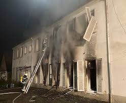 Oktober trafen sich die mitglieder der spielvereinigung edenkoben,unter einhaltung der corona abstandregel, zur jährlichen generalversammlung. Edenkoben Gebaude Vollig Ausgebrannt Mehrere Verletzte Pfalz Express