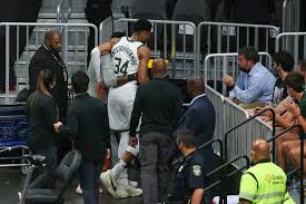 In just five short years, giannis antetokounmpo has gone from unknown prospect to mvp the greek freak has been having problems with his right knee. Vb8yeqadgou Tm