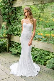 Filter (0) whimsical and romantic details embody the lillian west bridal dress collection and leave all brides feeling effortlessly chic. Lillian West Kollektionen Brautboutique