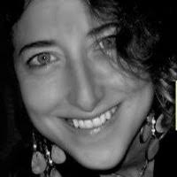 🤩 Get to know some of our incredible alumni! Graphic designer and  educator, Lucille Tenazas (MFA Design 1981), sat down with us to share her  journey to study at the Academy with