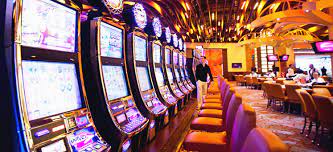 老虎机（slot machine） 是一种用零钱 赌博 的机器，因为上面有老虎图案的 筹码 而得名。 èµŒåœºç¦»èŒé«˜ç®¡è°ˆçŽ©è€è™Žæœºçš„æŠ€å·§ çŽ¯çƒåšè®¯