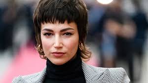 Wir verraten, was den trendigen cut ausmacht und wie das styling schnell und einfach gelingt. Vokuhila So Tragt Man Den Edgy Haarschnitt Jetzt