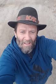 Travis Henley's Instagram, Twitter & Facebook