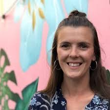 Kendra Hatch's Instagram, Twitter & Facebook