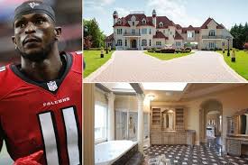 27 Nfl Players Jaw Dropping Houses Cars We Hope They Don T Save On Property Insurance Page 12 Of 55 Mortgage After Life Nfl Players Mansions Nfl