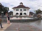 Gedung juang tambun, adalah sebuah situs sejarah yang terletak di kecamatan tambun selatan, kabupaten bekasi. Gedung Juang Kabupaten Bekasi Mulai Ramai Dikunjungi Warga Warta Kota