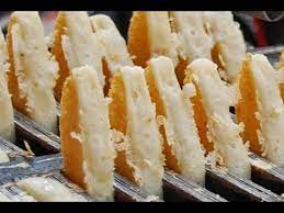 Silahkan masuk kang, lama sekali nggak pernah ketemu jajanan masa kecil saya kata imanullah fibrianto, pegawai dinas perhubungan kota kediri yang sedang menyerviskan. Kue Rangin Shefalitayal