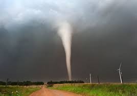 A tornado is a violently rotating column of air that is in contact with both the surface of the earth and a cumulonimbus cloud or, in rare cases, the base of a cumulus cloud. Schwere Unwetterlage Sturzfluten Und Sogar Tornados Sind Moglich