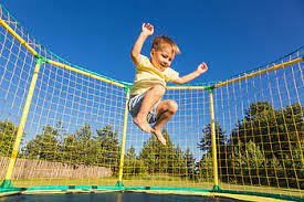 Kommentare zu ab wann dürfen kinder aufs trampolin? sandra schreibt am 16.06.2016. Orthopaden Und Unfallchirurgen Geben Tipps Fur Die Sicherheit Beim Trampolinspringen Www Kinderaerzte Im Netz De