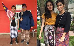 Jika ini kurang cocok silahkan pilih hasil yang ada dibawah ini. Selamba Pakai Kain Batik Naik Kereta Api Gempak