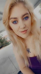 Who wants to do some makeup 💄