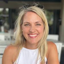 Diana Deighton's Instagram, Twitter & Facebook