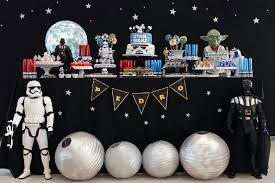 Hay muchas maneras de decorar una fiesta temática de «la guerra de las galaxias». 101 Fiestas Fiesta Tematica Star Wars