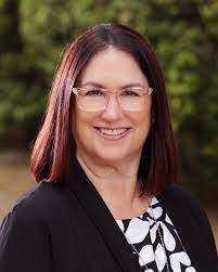 Janet Dinh's Instagram, Twitter & Facebook