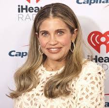 Anna Maltby's Instagram, Twitter & Facebook