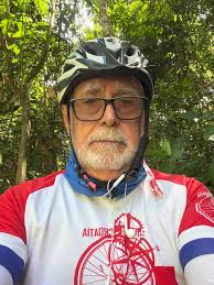 Cyclist traveling through Brazil at 79 years old