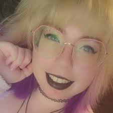 Jess Morin's Instagram, Twitter & Facebook