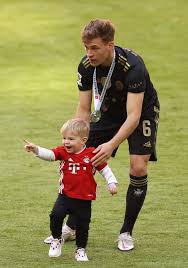 Bayern Die Mannschaft S Tweet Joshua Kimmich With His Son Trendsmap