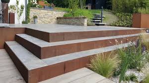 Die Einzelstufen Und Fertigtreppen Aus Massivem Metall Ermoglichen Eine Einfache Planung Und Montage Von Gartentrep In 2020 Gartentreppe Terrassen Treppe Garten Stufen