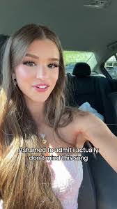 Dana Bott's Instagram, Twitter & Facebook