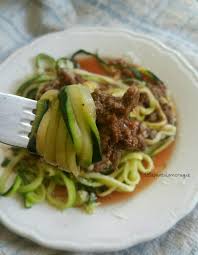 Spaghetti De Courgettes A La Bolognaise Le Pantalon A Craque Spaghetti De Courgette Spaghetti Bolognaise