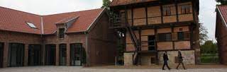 Seit mai 2013 haben auf der umgebauten hofstelle haus kump (mecklenbecker straße 252, 48163 münster) zwei bildungsbereiche der handwerkskammer münster ihren neuen standort gefunden: Haus Kump Hbz Munster