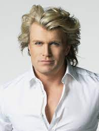 On his tenth birthday, he received a magic set as a present and began performing for friends at their birthday parties. Hans Klok Revolver Promotion
