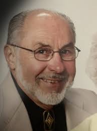 Robert Quell's Instagram, Twitter & Facebook