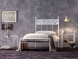 Letto per adulti con testiera letto imbottita rete 16 doghe inclusa 2 posti letto 160x200cm tessuto grigio. Alexander Singolo Ferro Battuto