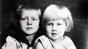 1990: Gloria Spann, sister of Jimmy Carter, dies of pancreatic cancer