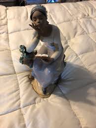 Browse and enjoy the great african american art work from one of today's most collected african american artists, thomas blackshear. Vintage 1994 Daisa Lladro African American Woman On Tree Reading Book Figurine Antique Price Guide Details Page