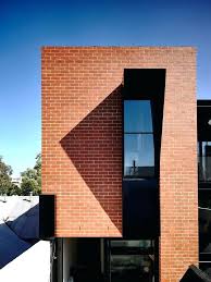 El diseño que aparece arriba presenta una fachada de ladrillos de cemento huecos que forman una cuadrícula o red que deja pasar la luz al interior. Fachadas De Casas Modernas 2021 De 70 Fotos
