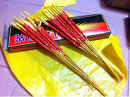 Rak bunga bisa jadi dekorasi cantik untuk hiasan dalam rumah. Your Favourite Childhood Firecrackers Drillz