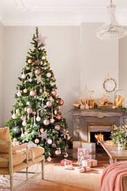 Esta casa de vacaciones necesita tu ojo para la decoración. Navidad 5 Estilos Para Decorar La Casa Decorar Chimeneas Navidad Decorar Casa Navidad Arboles De Navidad Decorados