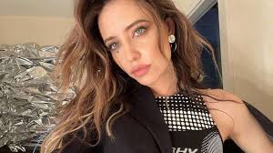 Стала знаменитой благодаря участию в проекте «время и стекло», просуществовавшему 10 лет. Nadya Dorofeeva Pevica Pozirovala V Soblaznitelnom Naryade Kommentarii Ukraina