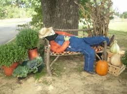 Pin By Carmo Maia On Basteln Fall Yard Decor Scarecrows For Garden Fall Scarecrows