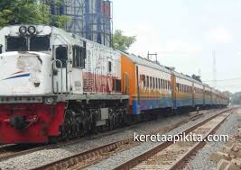 Oleh karena itu, bagi anda yang hendak bepergian menggunakan kereta api, saat ini anda tak perlu risau karena pt kai telah menjamin. Jadwal Kereta Api Tegal Ekspres Kereta Api Kita