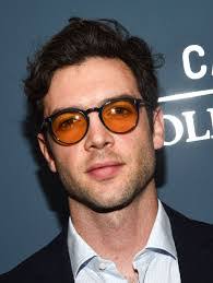 Ali Oliver's Instagram, Twitter & Facebook