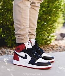 Air Jordan 1 Retro High Gs Black Toe Nike Shoes Women Nike Shoes Outfits Sneakers Fashion