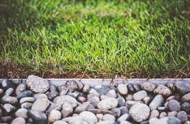 Rasenkantensteine sorgen im garten für ordnung und stabilität. Rasenkante Setzen Eine Anleitung Toom Baumarkt