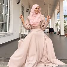 Sebelum ini ramai pihak mendoakan agar hubungan pasangan ini berakhir di jinjang. Siti Nordiana Hasilkan Lagu Baharu Inspirasi Percintaan Dengan Jejaka Misteri Tempatan Hiburan Trending Cari Infonet