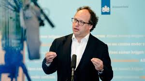 Bij het catshuis in den haag geven minister slob (onderwijs) en koolmees (sociale zaken) om 17.50 uur een toelichting. Koolmees Ontslagboete Niet Realistisch Ontslagen Onvermijdelijk Nos