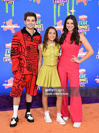 Kira Kosarin on X: 3 kids ready to start filming the new Thundermans  spinoff series! ⚡️⚡️⚡️ t.coilDVFoujws  X