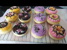 Tutorial Menghias Donat Motif Bunga Dengan Glaze Simpel Dan Cantik Youtube Makanan Manis Kue Zebra Makanan