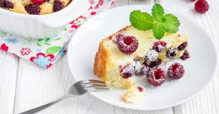 Recette De Clafoutis Moelleux De Semoule Aux Framboises Et A L Amande Recette Recette Clafoutis Recette Recette Dessert